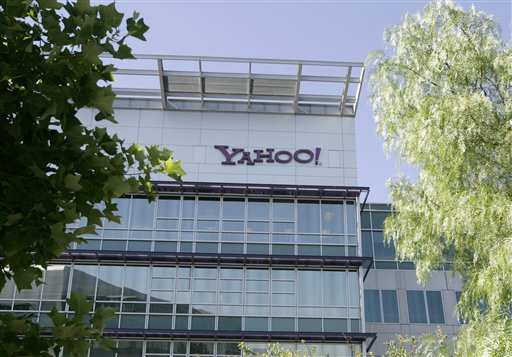 Yahoo's Newspaper Deal Still Buggy