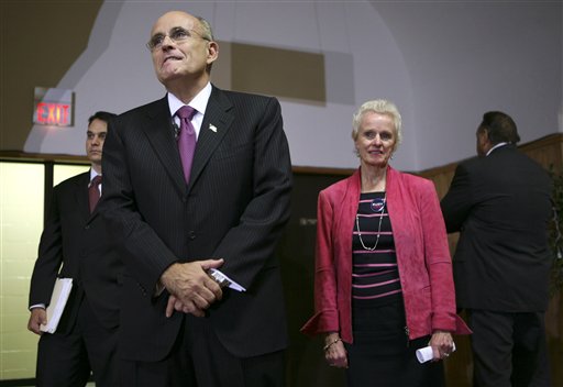 Mexican Fence & More Guards Will Stop Illegals: Rudy