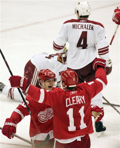 Red Wings Leave Coyotes Howling