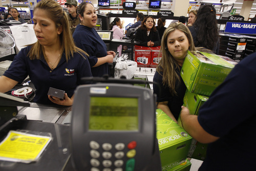 Retailers Slash Prices to Boost Slumping Season
