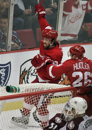 Red Wings Shut Out Avalanche