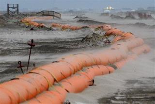 Hurricane Halts Gulf Cleanup