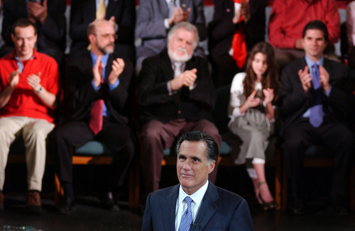Romney Takes Lead in New Hampshire Poll