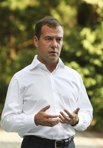 Medvedev Rips Into Pol: No Tweeting!