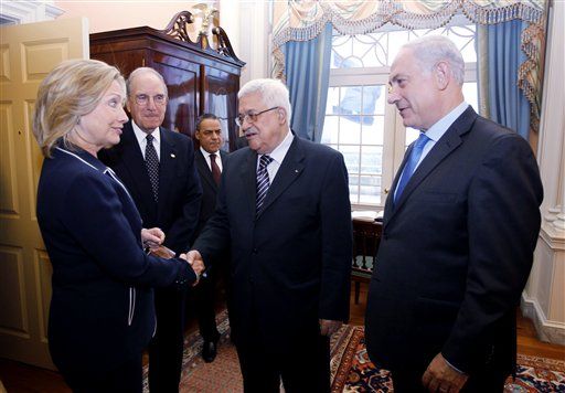 Clinton Kicks Off Mideast Peace Talks With Pep Talk