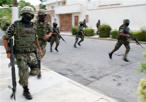 Gunmen in Acapulco Kidnap 22 Men