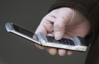 FCC Hasn't Tested Cell Phones Kept in Pockets