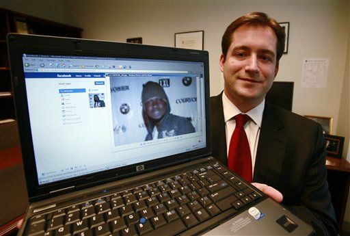 Cops Using Facebook to Bust Dumb Criminals