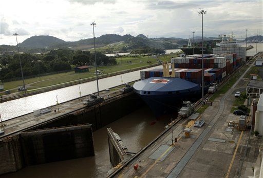 Flooding Closes Panama Canal