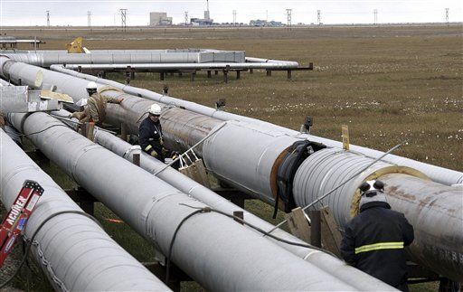 Leak Shuts Alaska Pipeline, Oil Prices Jump
