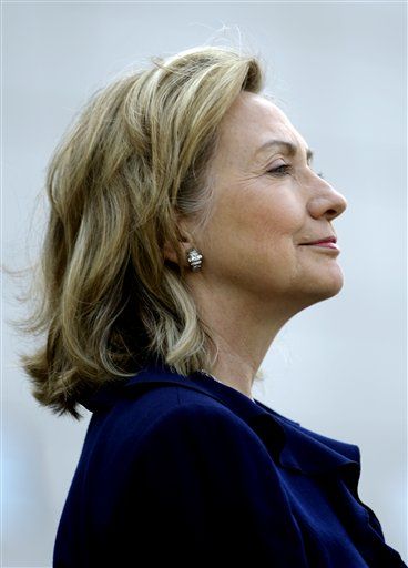 Underscoring Its New Cachet, Clinton Drops In on Yemen