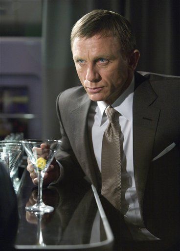 Daniel Craig Up for Third Bond