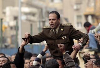 Egyptian Police Stand Down, Army Joins Protest