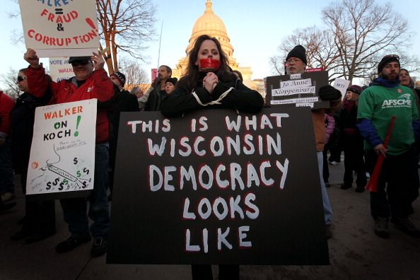 Wisconsin Protesters Close Pro-Walker Bank