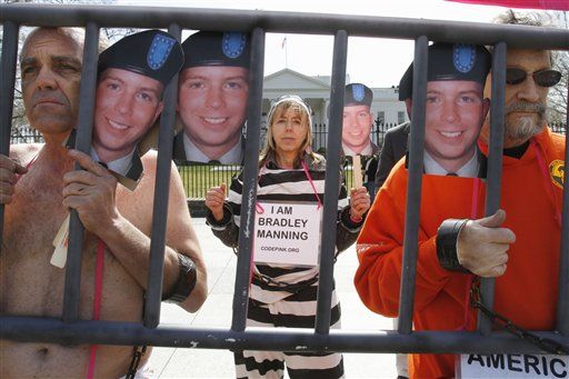 Doctor Group Blasts Manning's Shrinks