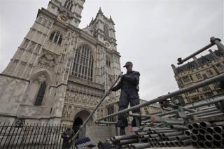 UK Arrests Anti-Monarchists, Seizes Guillotine