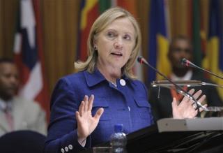 Clinton Urges Africans to Abandon Gadhafi