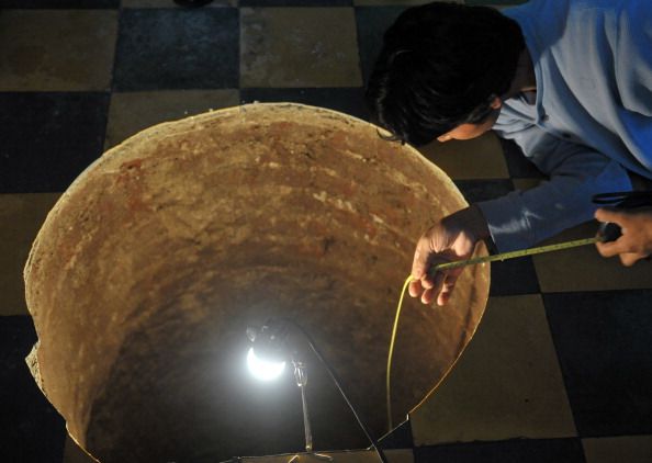 Sinkhole: Woman in Guatemala City Finds 40-Foot Sinkhole Under Bed