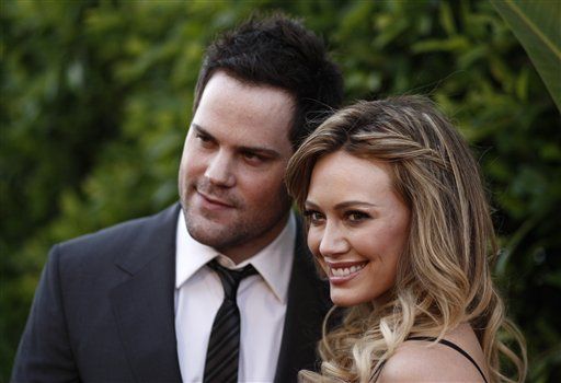 Hilary Duff, Husband Mike Comrie Expecting Baby: Duff Announces Pregnancy on Website