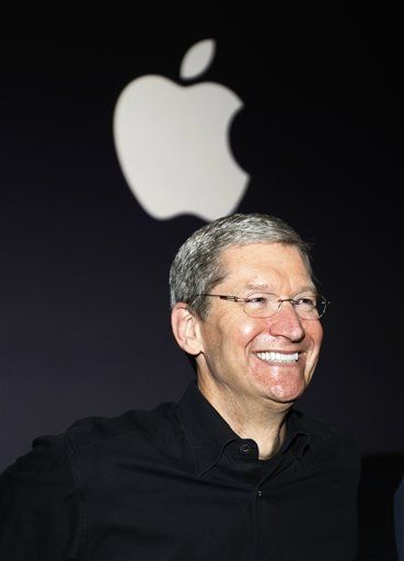 Apple Awards New CEO Tim Cook With $383 Million in Shares