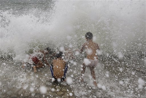Typhoon Nanmadol Kills 10 in Philippines, Heads Toward Taiwan