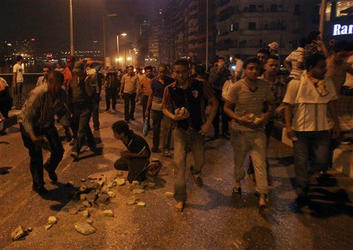 Christian Protesters Clash With Muslims, Military During Protest in Cairo, Eypt