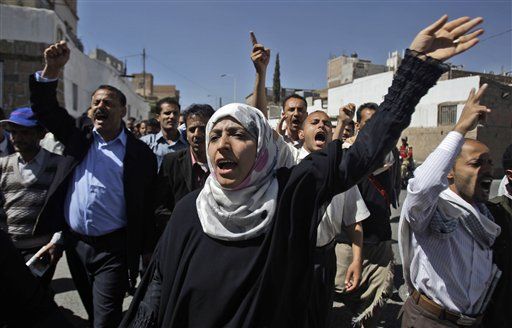 Pro-Government Gangs Injure Dozens of Yemeni Women in March for Tawakkol Karman