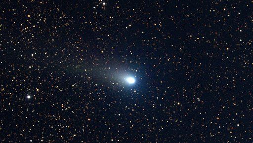 'Doomsday' Comet Elenin Passing by Earth Sunday; Armageddon Unlikely, Astronomer Says