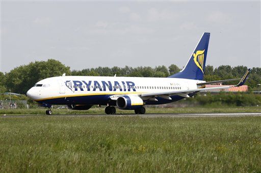 Ryanair Crew Slaps Tape on Window for London-Latvia Flight