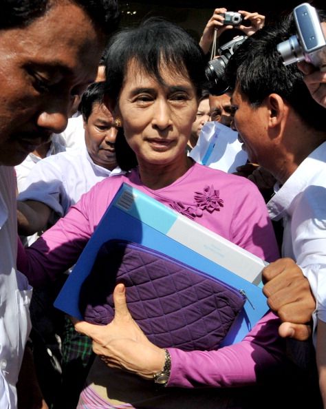 Hillary Clinton to Visit Burma, Aung San Suu Kyi to Rejoin Politics