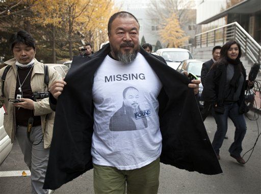 Chinese Strip to Support Ai Weiwei