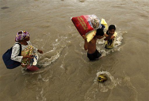 Philippines Flooding: Search for Victims Widens