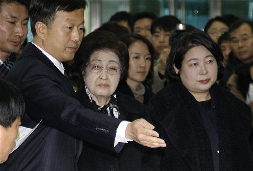 Lee Hee-Ho, South Korea's Former First Lady, Meets With Kim Jong Un
