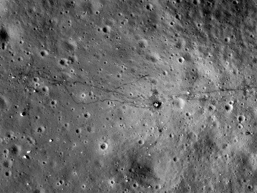 Army of Volunteers Should 'Scour' Moon for Alien Signs: Experts