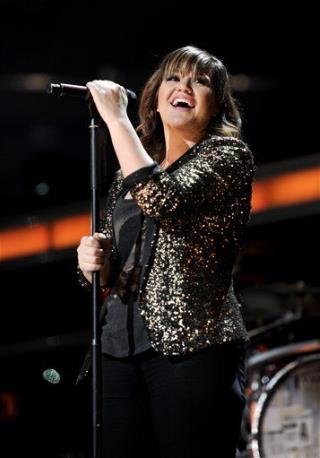 Kelly Clarkson Album Sales Spike After She Backs Ron Paul
