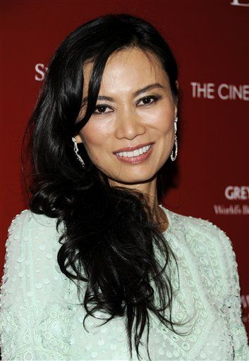 Wendi Deng's Twitter Account Is—Gasp!—a Fake