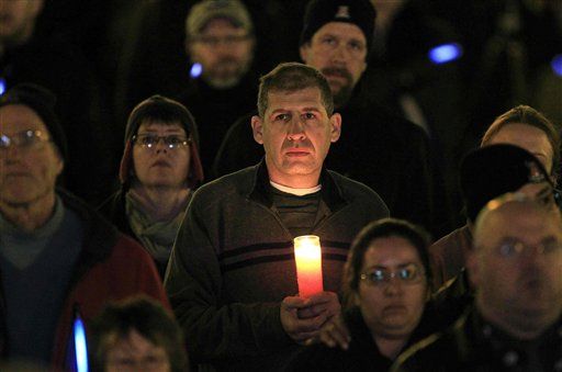 Giffords Recites Pledge of Allegiance at Vigil