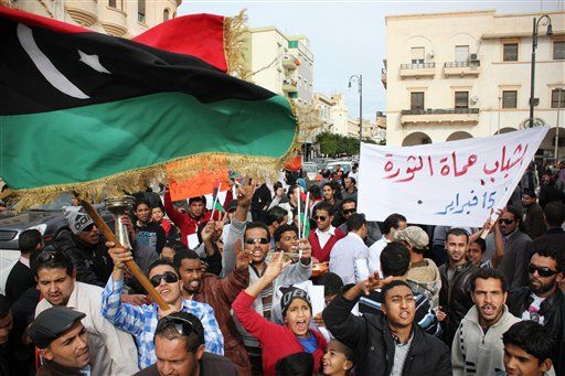 Libyan Protesters Raid NTC Offices