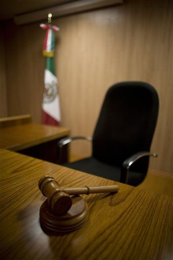 Court Clerk Watches Porn During Rape Trial