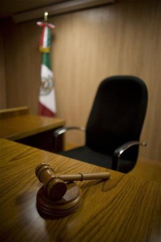 Court Clerk Watches Porn During Rape Trial