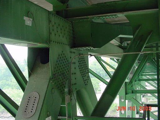 2003 Photos Reveal Flaws in Collapsed Minn. Bridge