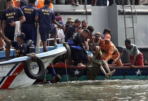 Bangladesh Ferry Sinks, Kills 31