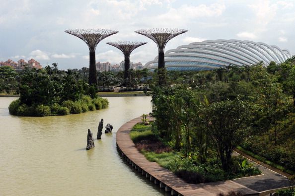 Singapore Drops Incentives to Lure Rich Foreigners