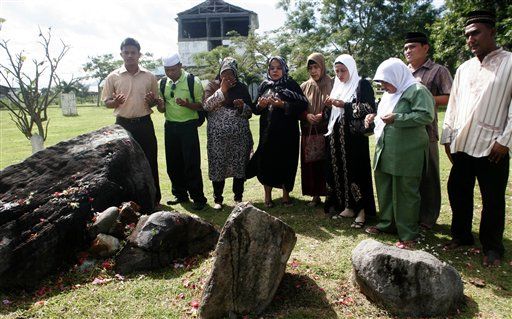 8.9 Indonesia Quake Triggers Tsunami Alert