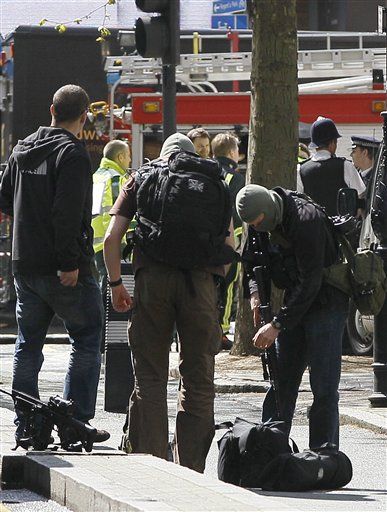 London Workers Held Hostage in Bomb Threat