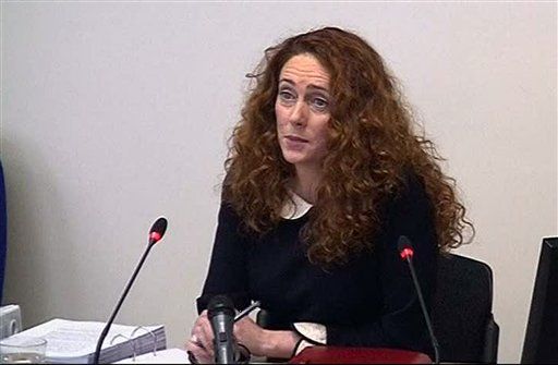 Cameron Texts to Rebekah Brooks: 'Lots of Love'