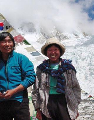 73-Year-Old Woman Scales Mount Everest