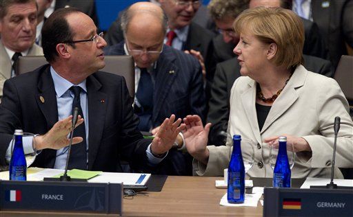 Hollande, Merkel Set for Eurobond Showdown