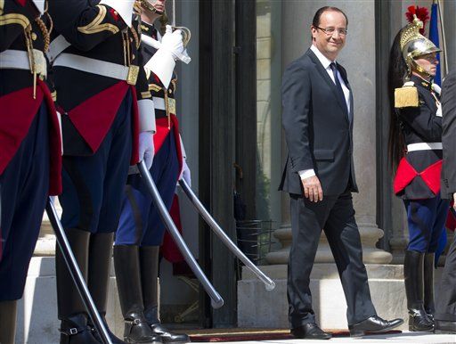 Hollande Slashes French CEOs' Pay