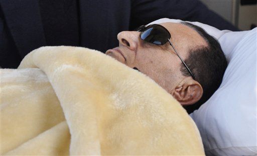 Mubarak Collapses, Can't Breathe: Guards